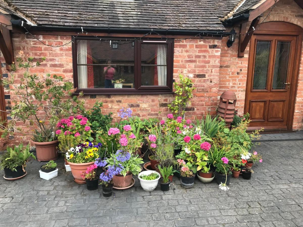 Nuneaton - Cottage - Sleeps 2 - Parking - Garden Exterior photo