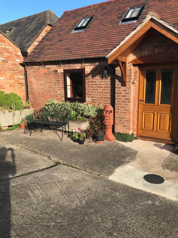 Nuneaton - Cottage - Sleeps 2 - Parking - Garden Exterior photo